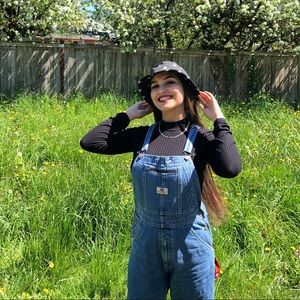 Meet your Posher, Clara